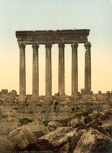 Peristilium van de Tempel van Jupiter, Baalbek, ca. 1880-1900 door Swiss Photographer